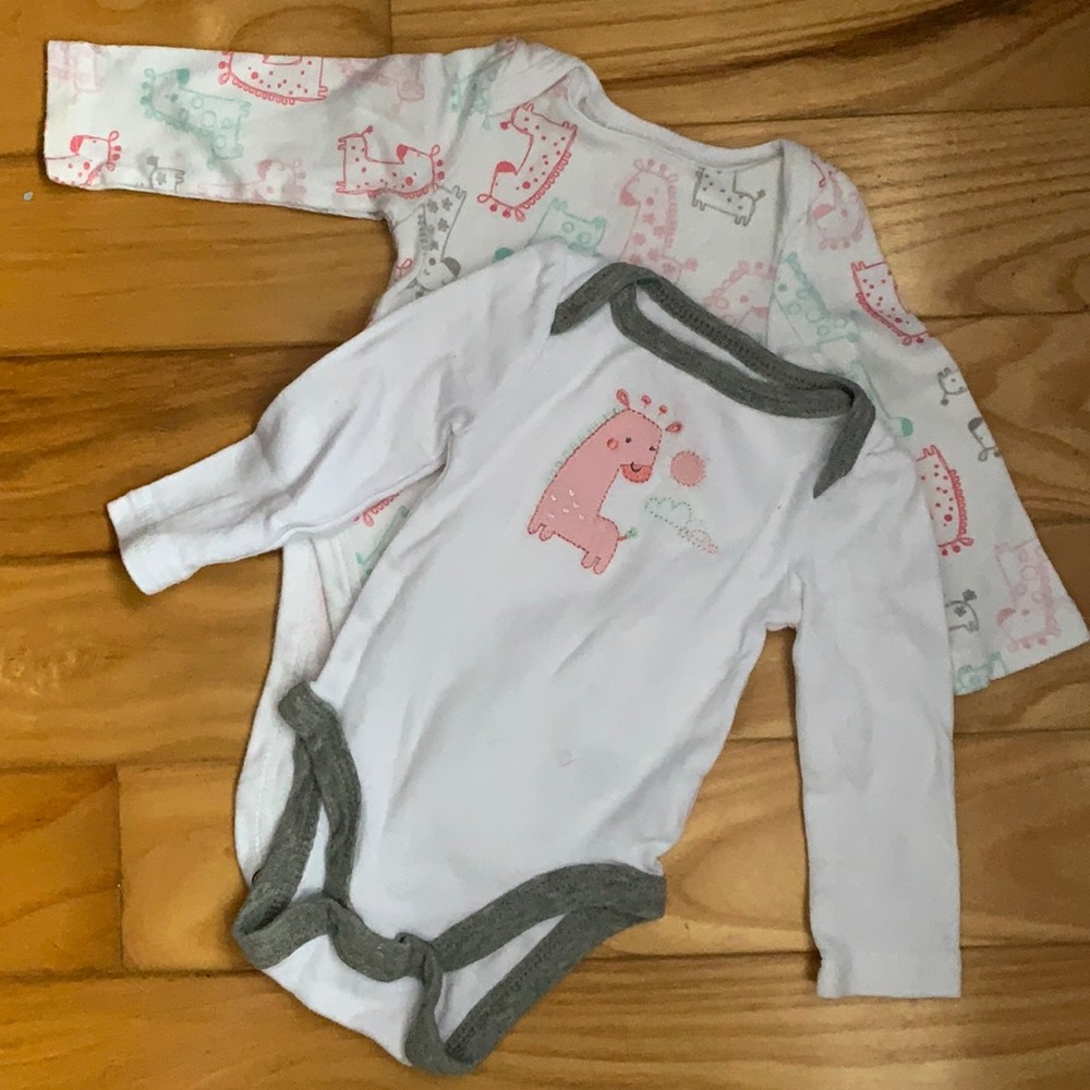 Like new bundle of giraffe onesies